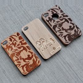 Деревянный чехол для iphone COOB x VedeninaDesign TROIKA
